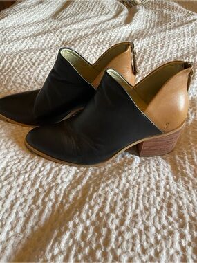 Sseko Designs Black & Cognac Leather Ankle Boots Size 8